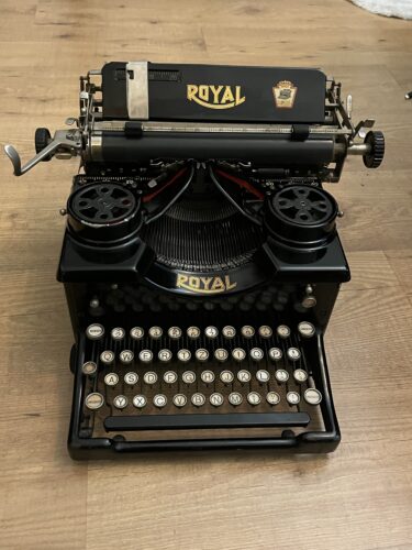 The Royal 10 Typewriter